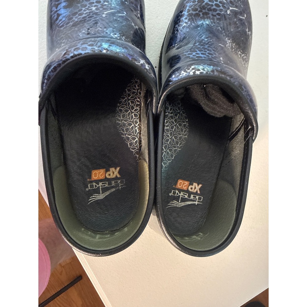 Dansko XP 2.0 Blue Animal Print Patent Leather Clogs Professional Shoes 38 - Picture 7 of 9